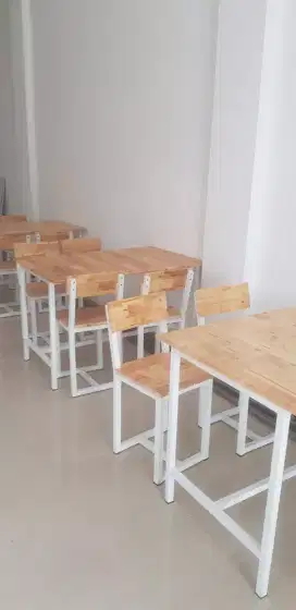 Meja makan dan Kursi