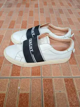 Slip On Given Lengkap noser