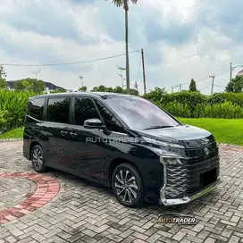 Toyota VOXY 2.0 CVT TSS 2023 LOW KM LIKE NEW PERFECT !!