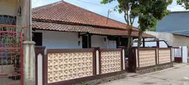 Rumah besar di Jalan Raya Ciparay-Baleendah