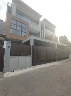 RUMAH MEWAH DI JUAL DALAM KOMPLEK PERDATAM PANCORAN SEMI FURNISHED