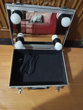 Koper make up yang berlampu