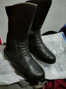 Sepatu. Khusus touring