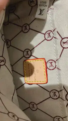 Tas second Louis vuitton LV tapi masih bagus ,no minus