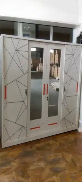 Lemari besi 4 pintu