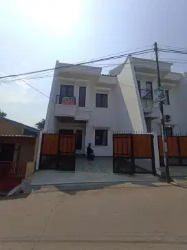 Jual Rumah SHM Akses 2mobil dekat Jatiwaringin