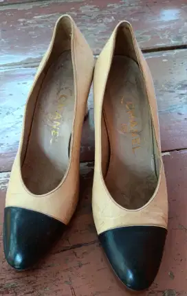 Sepatu channel 2 warna