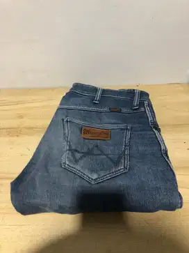 Celana Wrangler Ukuran 31 Layak Pakai