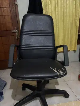 Dijual Kursi kantor bekas apa adanya
