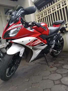 Yamaha R15 v2 merah