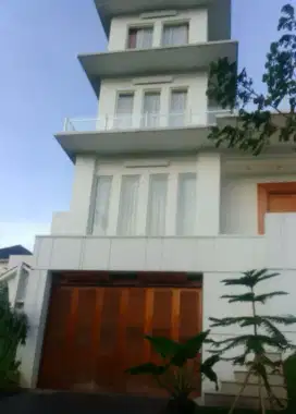 Dijual Rumah Siap Huni Dengan Kolam Renang Sentul City