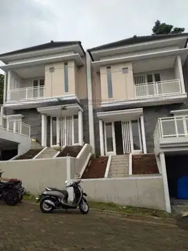VILLA MEWAH DEKAT KAMPUS DAN BATU