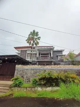 dijual rumah luas lokasi strategis tidar malang