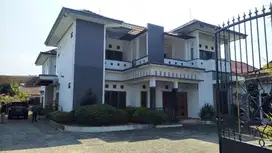 Rumah mewah bagus kolam renang pribadi