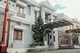 Rumah bagus mewah 2 lantai dalam perumahan elit dekat mirota godean