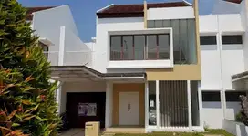 Dijual Rumah Hoek 300m² Lantana JGC