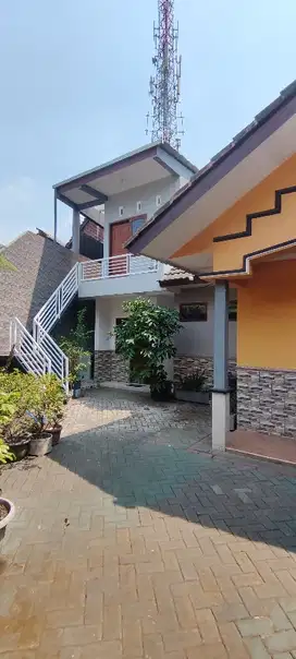 dijual tempat usaha dan guest house atau kos di cengger ayam