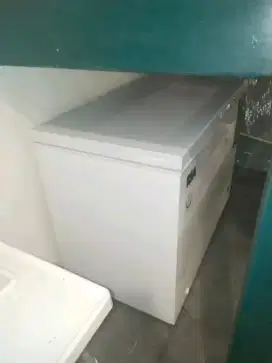 Freezer box 318L