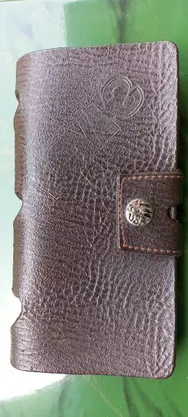 Dompet kulit levis