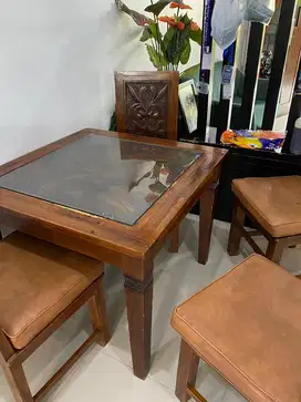 Meja Makan Kayu Jati + 4 Kursi – Desain Elegan & Kokoh