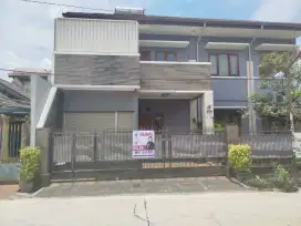 Rumah besar,Hoek dijual cepat di Perumahan Taman Galaxy Bekasi