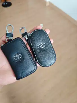 Gantungan kunci mobil Nissan Toyota bahan kulit import