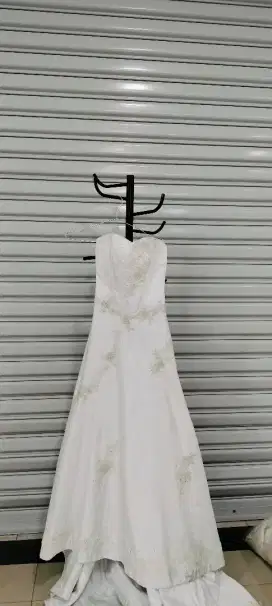 Gaun pengantin preloved dres