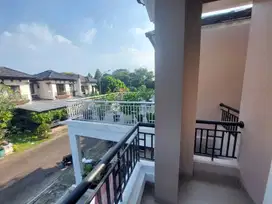 Disewakan Rumah Full Furnished Murah lokasi Strategis di Delatinos BSD