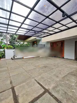 Rumah Bagus Halaman Luas Area Kebayoran Baru