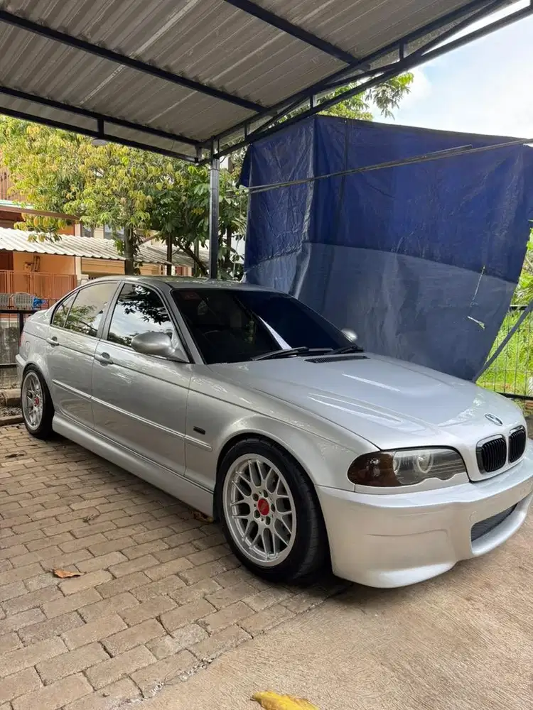 BMW 318i 2000 Bensin