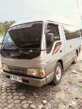 Minibus Isuzu elf tahun 2013