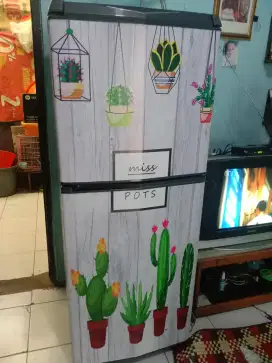 Jual kulkas dua pintu blm pernah servis masih asli