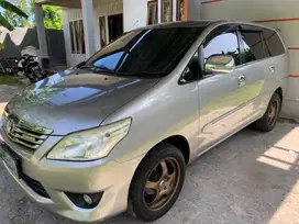 Toyota Innova G 2.0 AT - Low KM