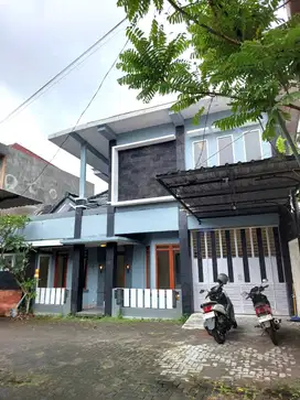 Rumah 2 Lantai Lingkungan Perumahan dekat Sleman City Hall