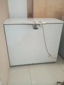 FRIGATE Refrigator Freezer 200L Bekas HARGA MURAH Depok COD di Tapos