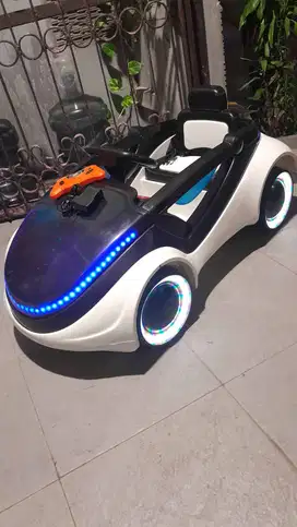 Mobil Aki Anak Model Apple