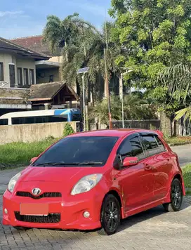 Yaris E manual 2012