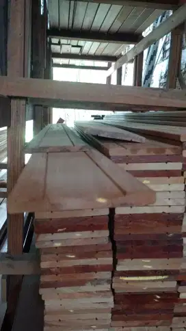 Kayu bengkirai/kayu pagar/papan kayu