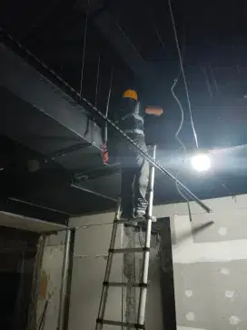 Helper Bantu Penarikan Kabel
