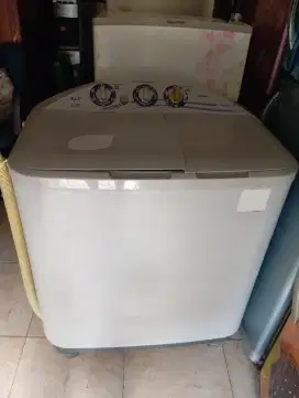 Mesin cuci bekas 2 tabung Mer sanken normal kap 9 kg