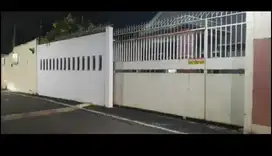Di sewakan bisa 3 mobil di blakang BCA Palur