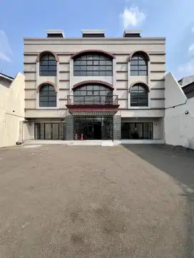 Ruko 3 Lantai di Jl. Hj samali Dengan Jalan Yang Luas