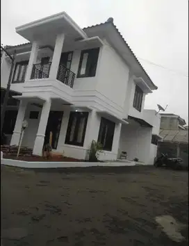 Rumah 2 Lantai townhouse siap huni bagus startegis di pasar minggu