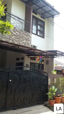 Di jual rumah 2 lantai harga murah di Bukit Golf Cibubur