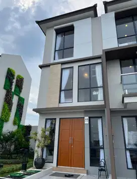 Dijual Rumah 3 Lantai dengan Cluster Paling depan ke Mall Aeon Citra