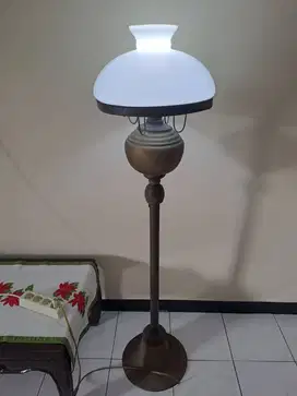 Lampu kuningan antik model berdiri dengan kap putih murah 1.2 jt nego