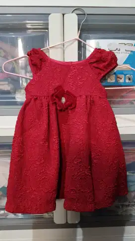 Gaun bayi merah