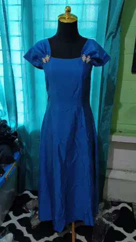 Gaun Biru cantik