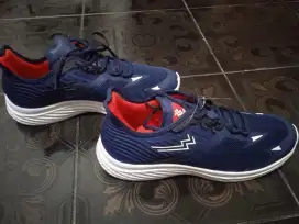 Sepatu Athletica original