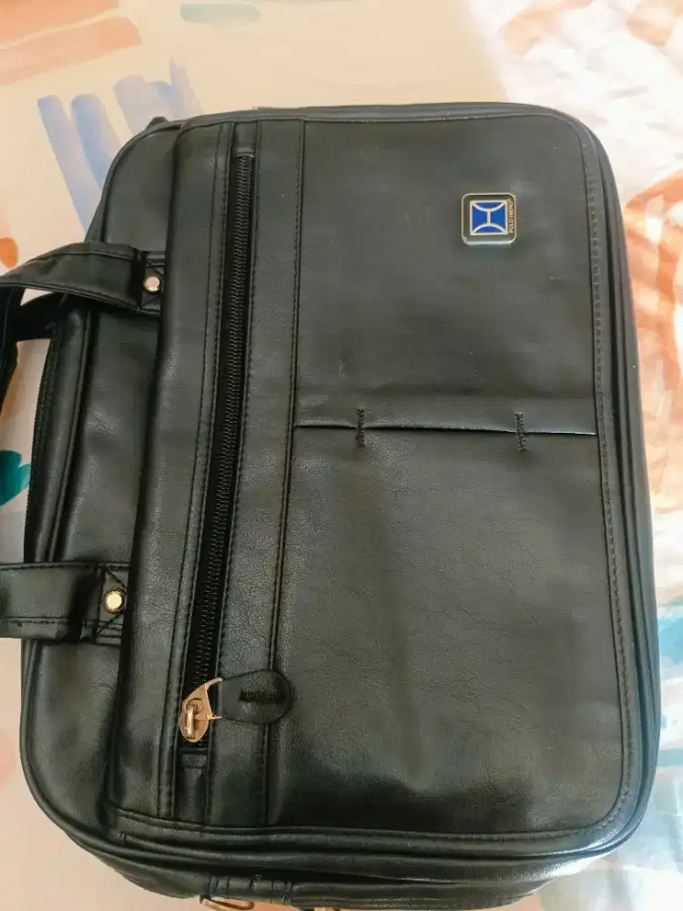Tas Laptop serbaguna masih baru